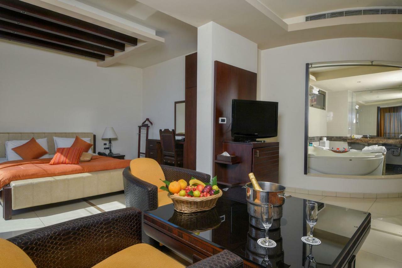 Hollywood Inn Boutique Hotel Jounieh Buitenkant foto